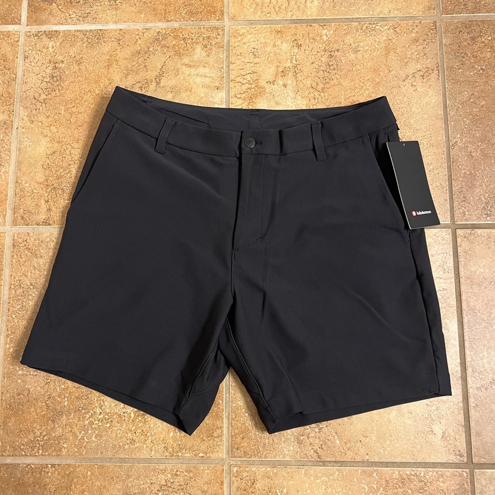 Lululemon Commission Classic Fit Short 7”’ Size 34 Black BLK NWT